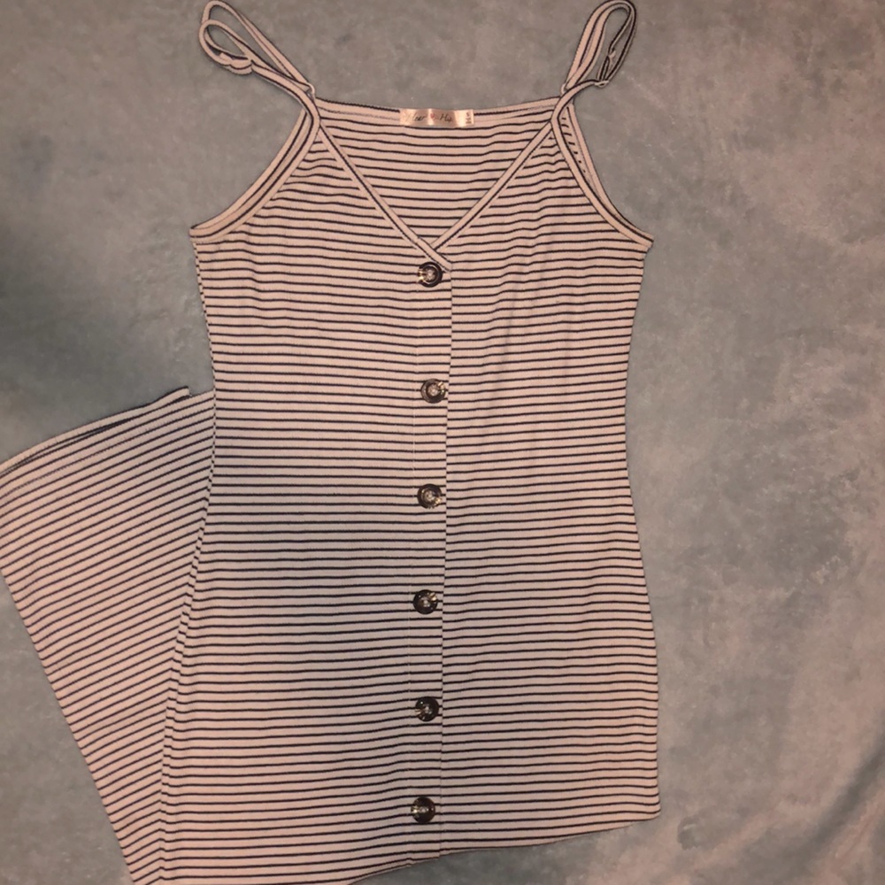 I’m selling a striped black and white dress 🦋